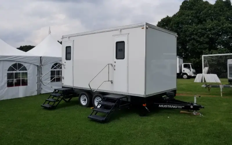 portable bathroom rental