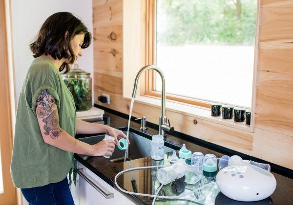 Breast pump cleaning wipes