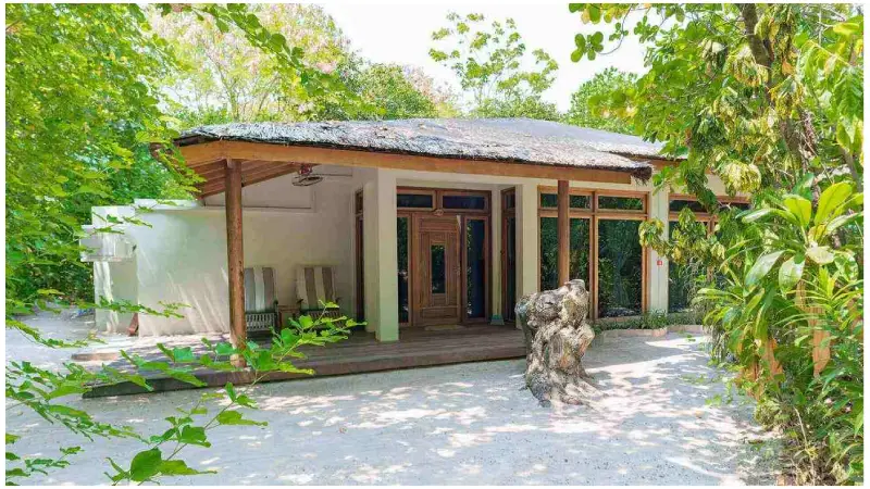 villas in maldives